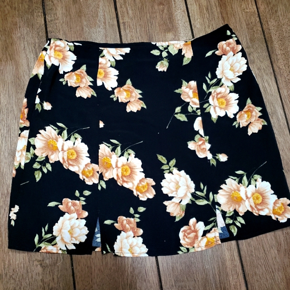 Floral mini skirt